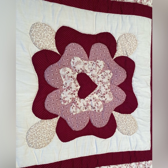 Hand Stitched Patchwork Applique Quilt 86” x 96” - Picture 6 of 16